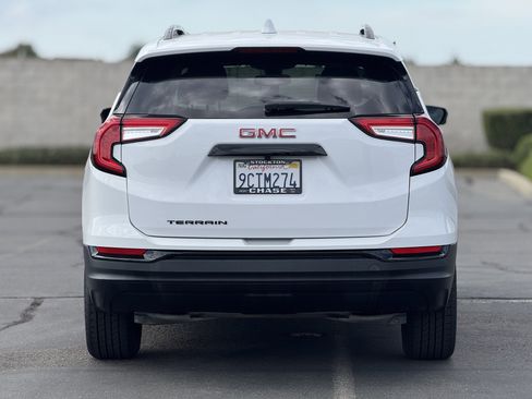 Used 2022 GMC Terrain SLE w/ Elevation Edition image 6