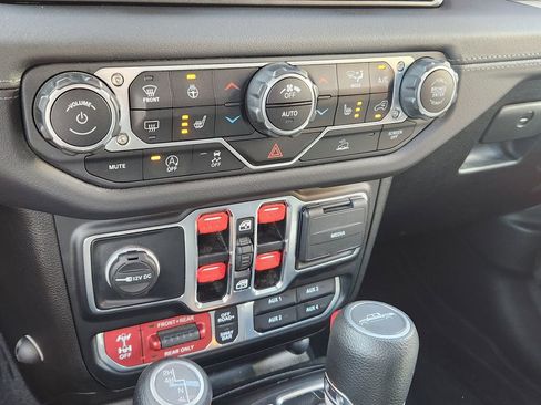 Used 2024 Jeep Gladiator Rubicon w/ Convenience Group image 27