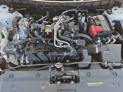 Used 2025 Nissan Altima 2.5 SV FWD image 13