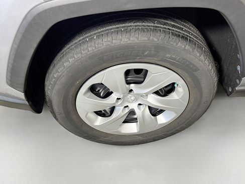 Used 2021 Toyota RAV4 LE image 14