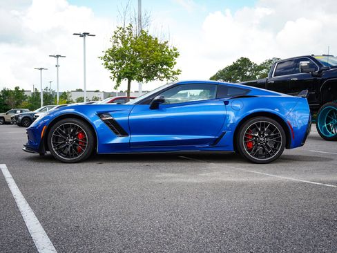 Used 2016 Chevrolet Corvette Z06 w/ 3LZ Preferred Equipment Group RWD image 7