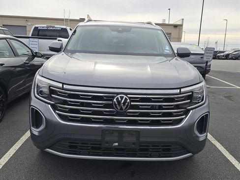 Used 2024 Volkswagen Atlas SEL image 2