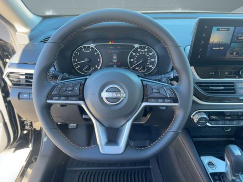 New 2025 Nissan Altima 2.5 SR w/ SR Premium Package FWD image 18