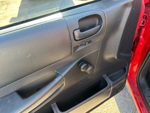 Used 2004 Dodge Dakota 2WD Club Cab w/ Tire & Handling Group image 13