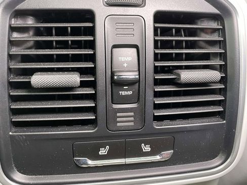 Certified 2023 Porsche Macan S image 25