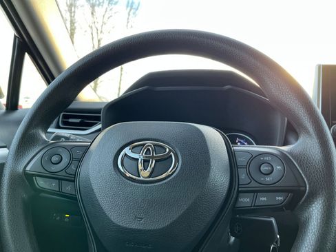 Used 2025 Toyota RAV4 LE image 27