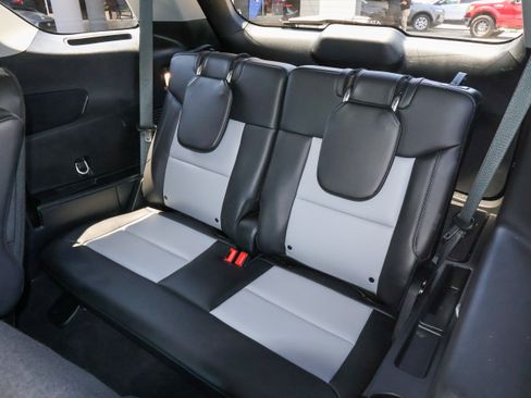 Used 2024 Ford Explorer XLT w/ Equipment Group 202A AWD/4WD image 15