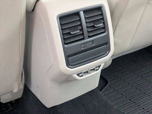 Used 2021 Volkswagen Passat 2.0T SE w/ Luggage Net & Mats Package image 18