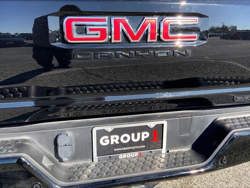 Used 2024 GMC Canyon Elevation w/ Convenience Package image 10