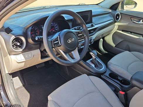 Used 2019 Kia Forte LXS FWD image 10