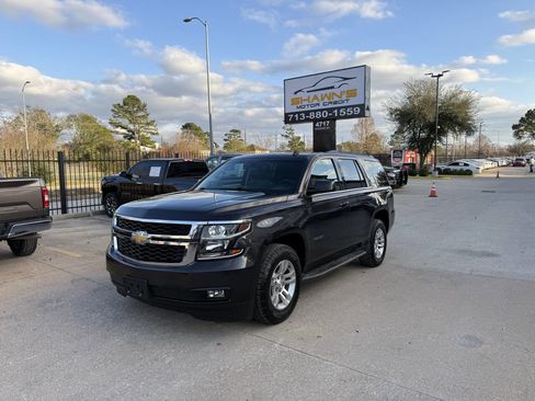 Used 2015 Chevrolet Tahoe LT w/ Luxury Package RWD image 3