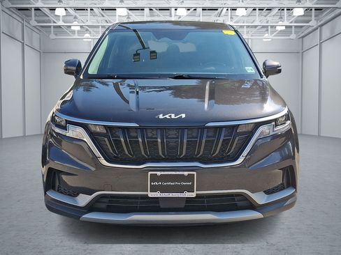Used 2024 Kia Carnival EX FWD image 2