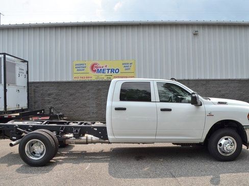 New 2024 RAM 3500 Tradesman w/ Chrome Appearance Group image 9