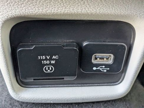Used 2018 Jeep Compass Latitude w/ Popular Equipment Group FWD image 19