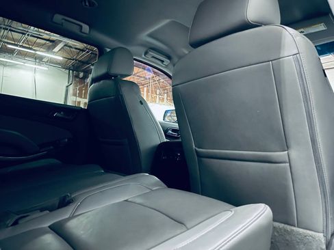 Used 2018 Chevrolet Suburban LT RWD image 22
