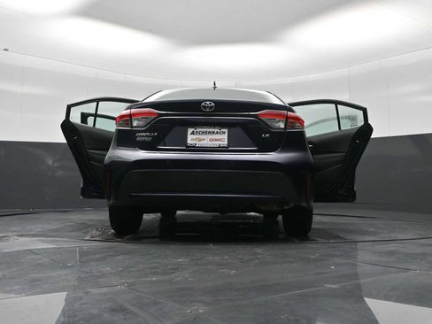 Used 2021 Toyota Corolla LE image 30
