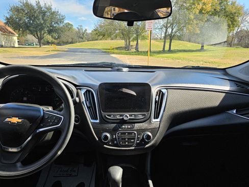 Used 2021 Chevrolet Malibu LT image 26