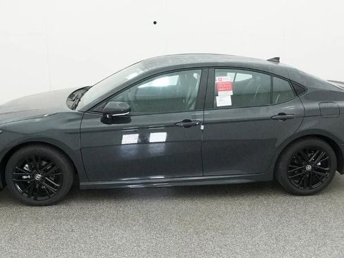 New 2026 Toyota Camry SE image 3