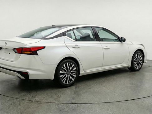 Used 2025 Nissan Altima 2.5 SV image 9