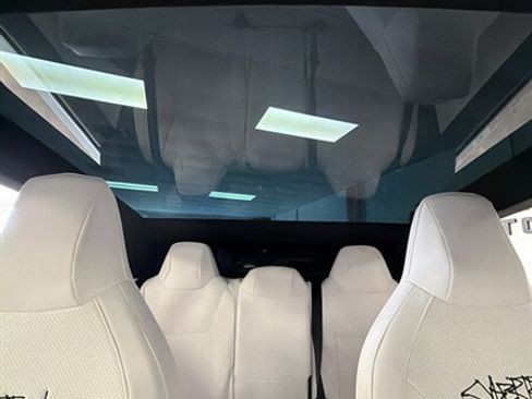 Used 2024 Tesla Cybertruck AWD Crew Cab image 49