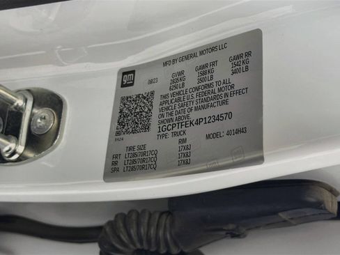 Used 2023 Chevrolet Colorado ZR2 w/ ZR2 Convenience Package III AWD/4WD image 34