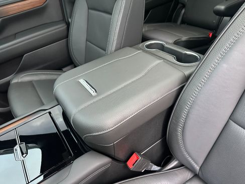 Used 2025 GMC Yukon Denali w/ Denali Reserve Package image 59