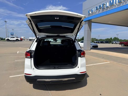 Used 2023 Chevrolet Equinox Premier FWD image 8