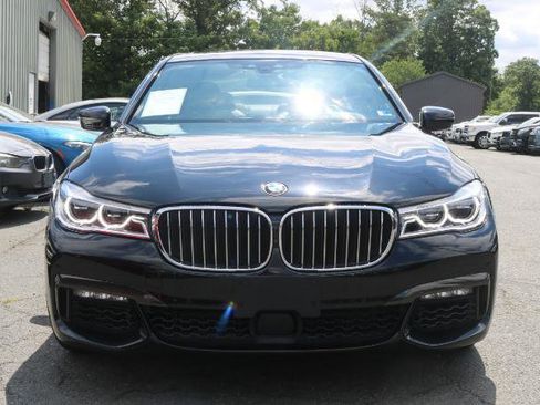 Used 2019 BMW 750i xDrive AWD/4WD image 2