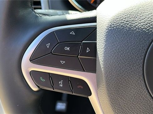 Used 2022 Jeep Grand Cherokee Laredo X image 13