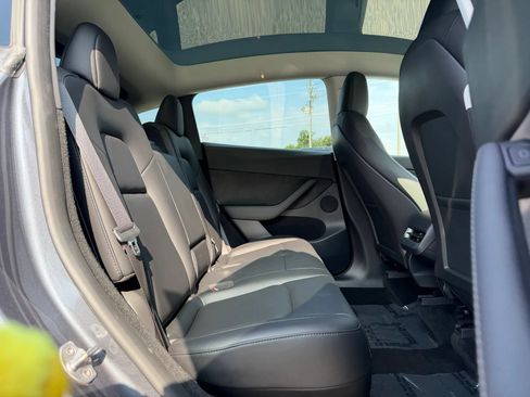 Used 2023 Tesla Model Y Long Range AWD/4WD image 16
