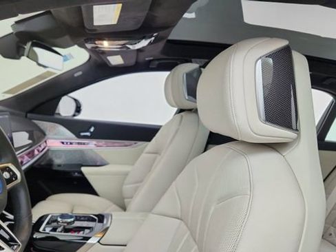 Used 2023 BMW i7 xDrive60 w/ Executive Package 2 image 33