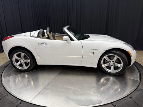 Used 2008 Pontiac Solstice Convertible w/ Premium Package image 9