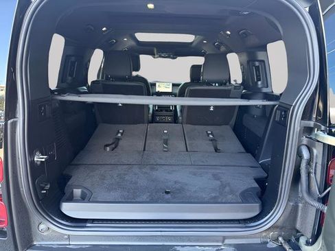Certified 2025 Land Rover Defender 130 X-Dynamic SE AWD/4WD image 35