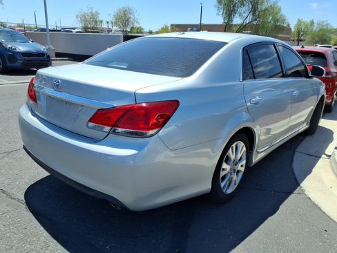 Used 2012 Toyota Avalon FWD image 3