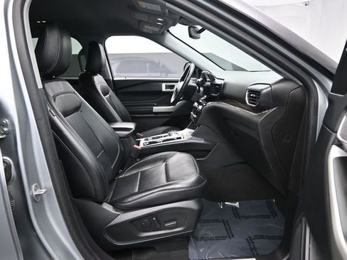 Used 2022 Ford Explorer Limited w/ Equipment Group 301A image 34