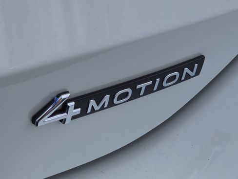 Certified 2025 Volkswagen Tiguan SE R-Line AWD/4WD image 16
