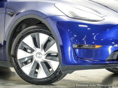 Used 2022 Tesla Model Y Long Range AWD/4WD image 3