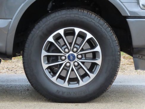 Used 2018 Ford F150 XLT w/ Equipment Group 302A Luxury image 11