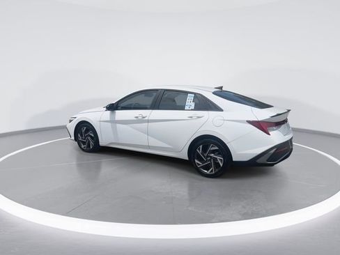 Certified 2025 Hyundai Elantra SEL FWD image 6