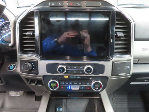 Used 2022 Ford F250 Lariat w/ Black Appearance Pkg AWD/4WD image 16