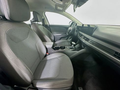 Used 2025 Kia K4 LXS image 29