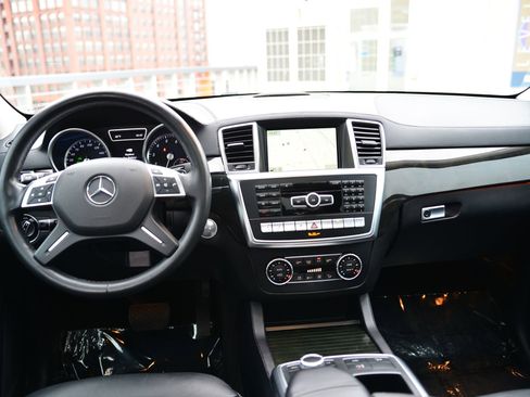 Used 2015 Mercedes-Benz GL 550 4MATIC image 26