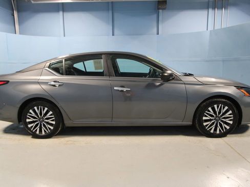 Used 2025 Nissan Altima 2.5 SV image 28