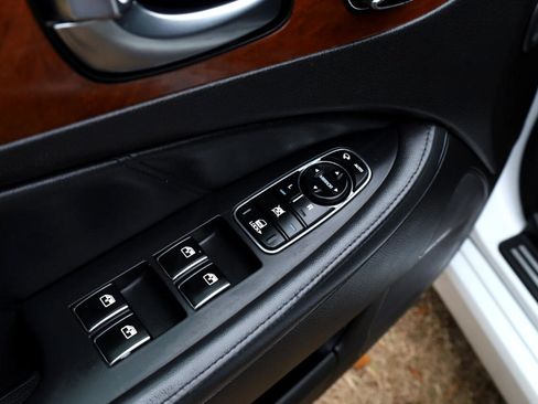 Used 2016 Hyundai Equus Signature image 31