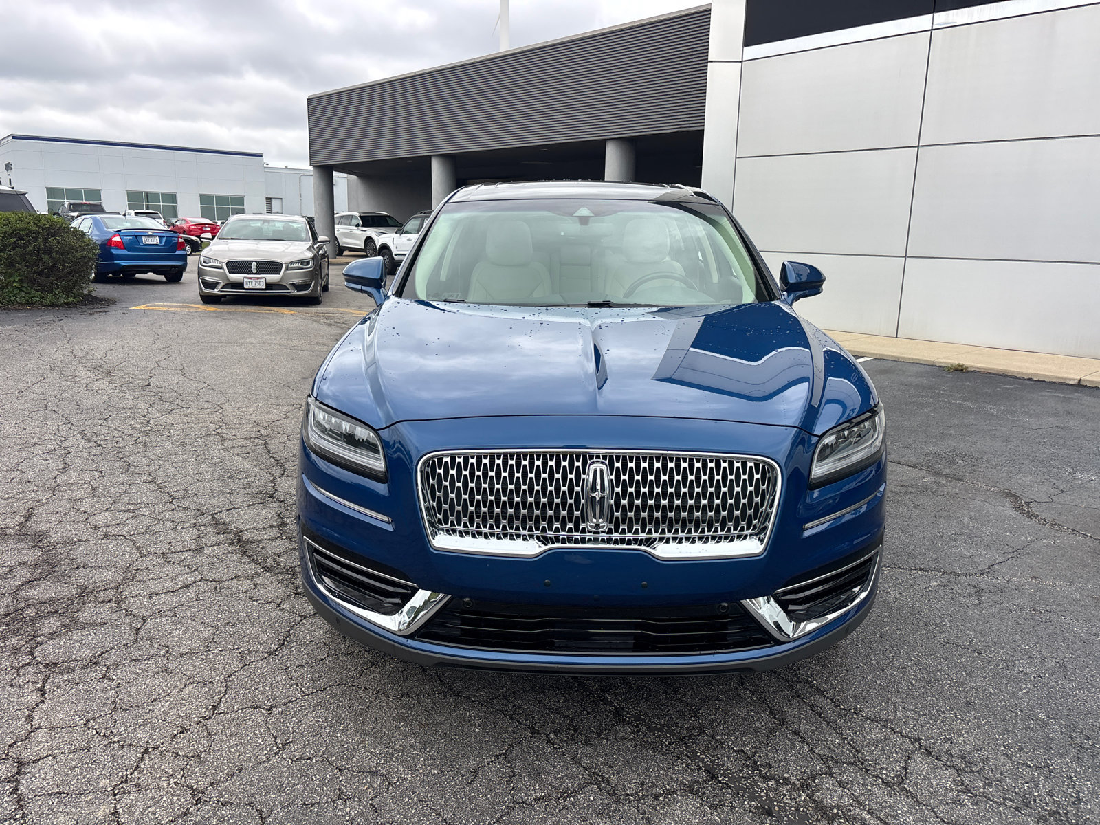 Used 2020 Lincoln Nautilus Reserve w/ Equipment Group 201A AWD/4WD image 2