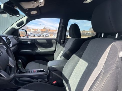 Used 2021 Toyota Tacoma TRD Sport w/ Technology Package image 9