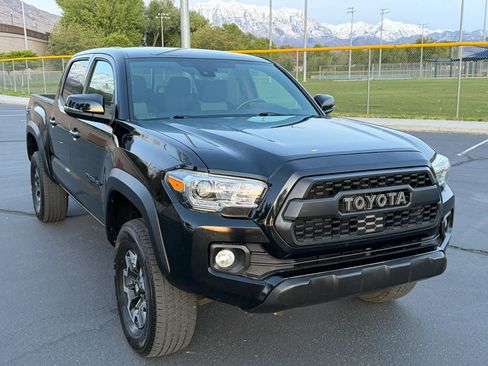 Used 2021 Toyota Tacoma TRD Off-Road w/ Technology Package AWD/4WD image 40