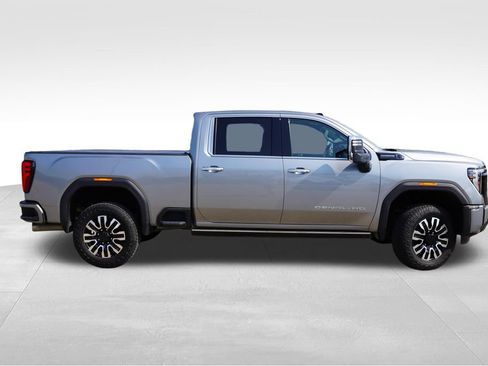 Used 2025 GMC Sierra 3500 Denali Ultimate AWD/4WD image 3