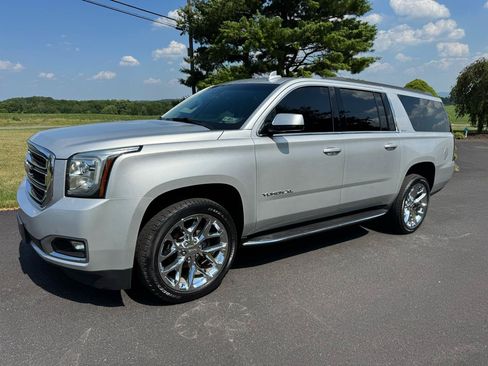 Used 2019 GMC Yukon XL SLE w/ Convenience Package AWD/4WD image 2