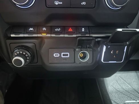 Used 2022 Chevrolet Silverado 1500 Custom AWD/4WD image 22